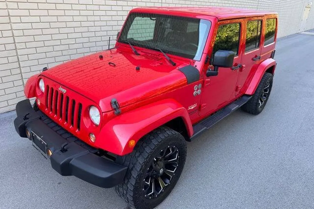 2014 Jeep Wrangler Unlimited Sahara photo 1