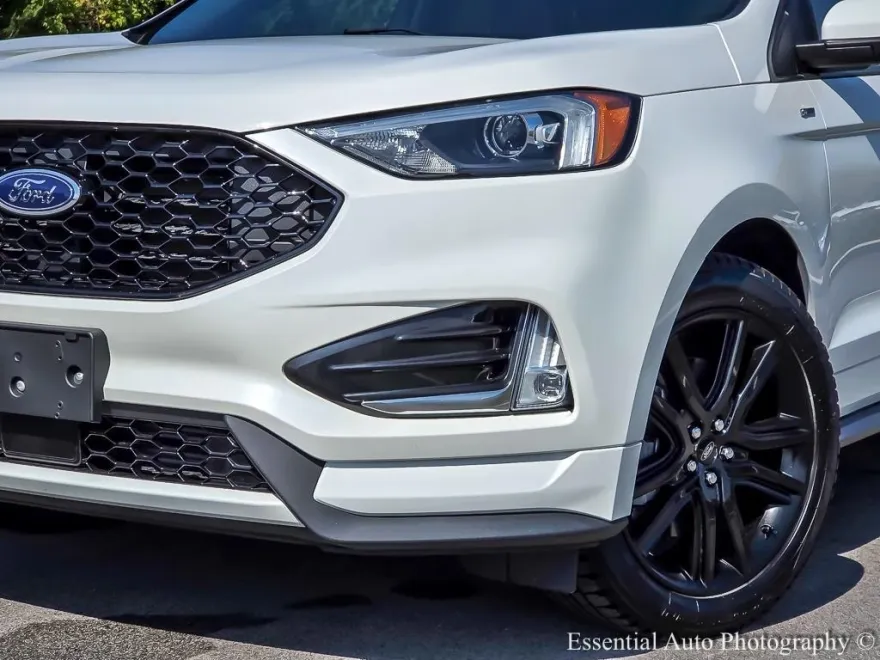 2023 Ford Edge SEL photo 1