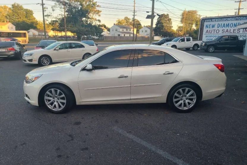 2014 Chevrolet Malibu photo 1