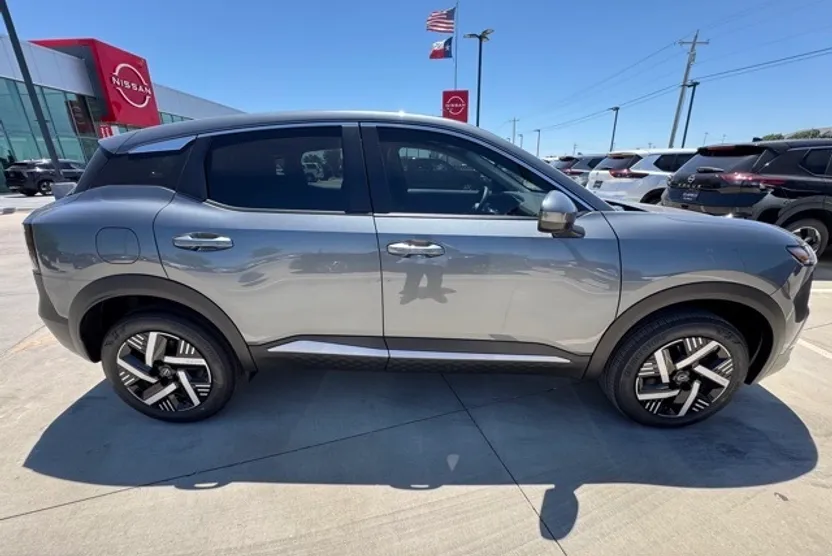 2025 Nissan Kicks SV photo 1
