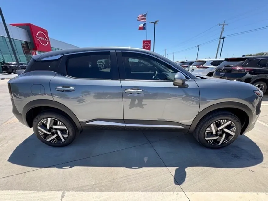 2025 Nissan Kicks SV photo 1