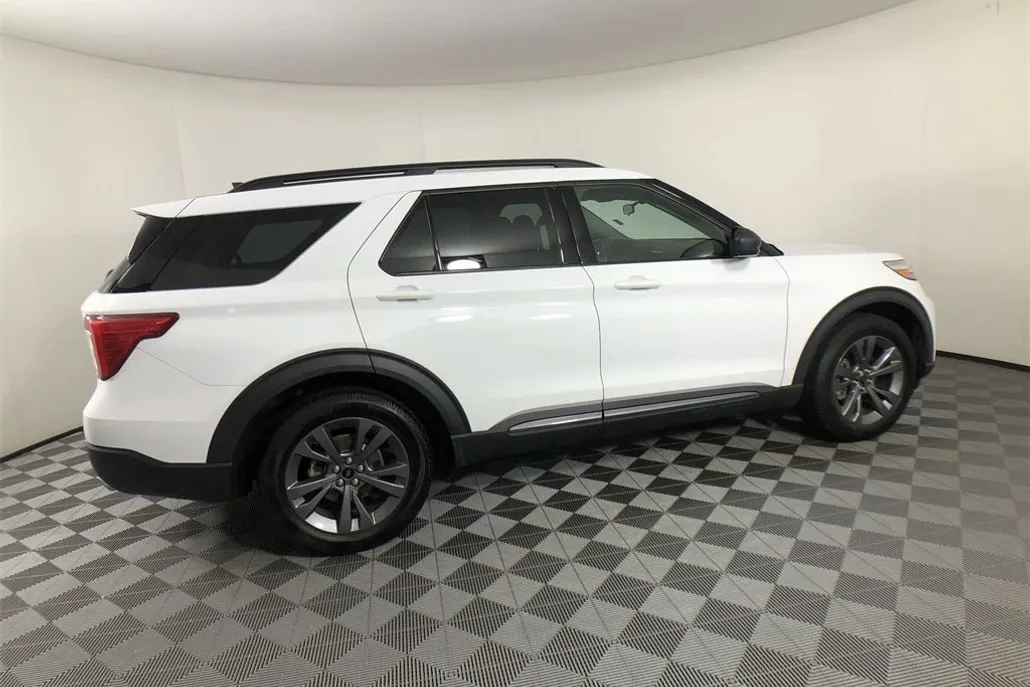 2021 Ford Explorer XLT photo 1