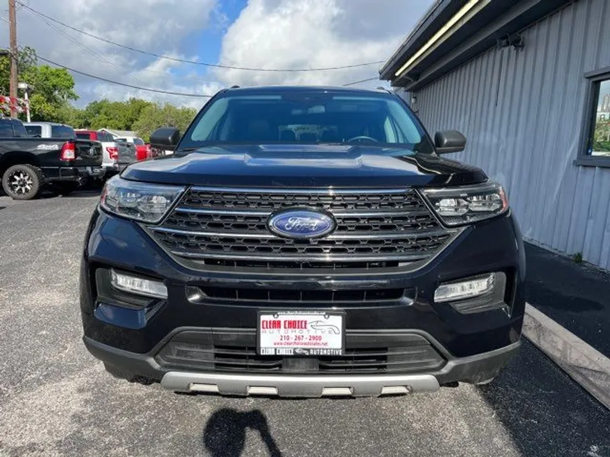2022 Ford Explorer XLT photo 1