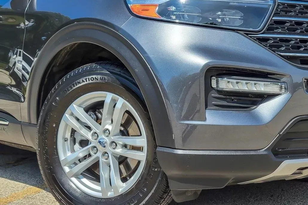 2020 Ford Explorer XLT photo 1