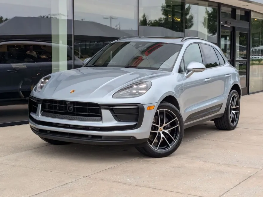 2025 Porsche Macan T photo 1