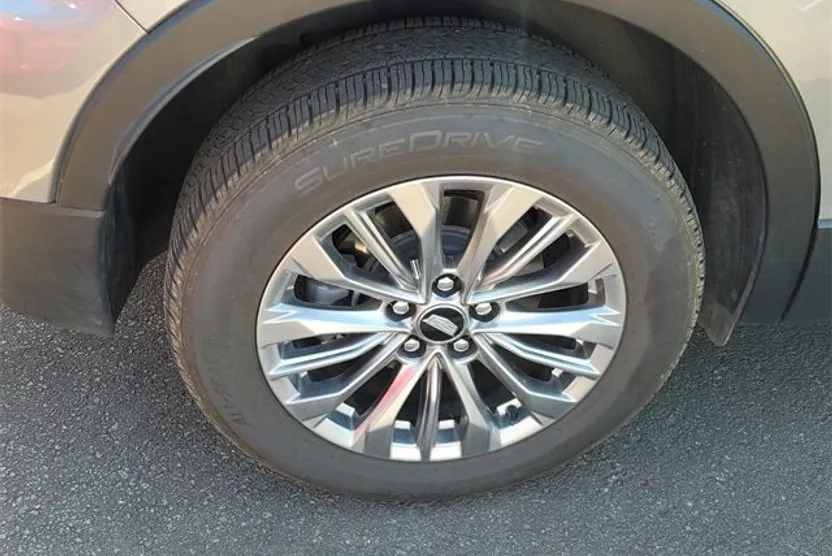 2024 Cadillac XT4 Premium Luxury photo 1