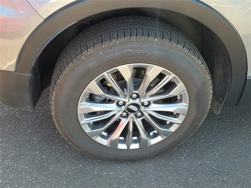 2024 Cadillac XT4 Premium Luxury photo 1