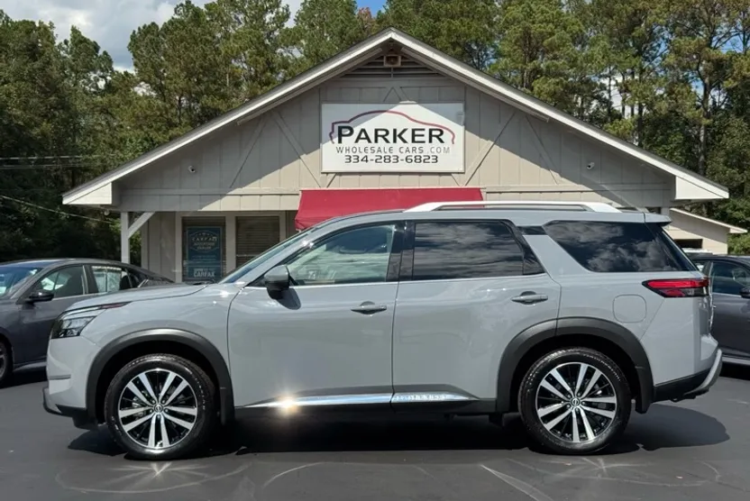 2025 Nissan Pathfinder Platinum photo 1
