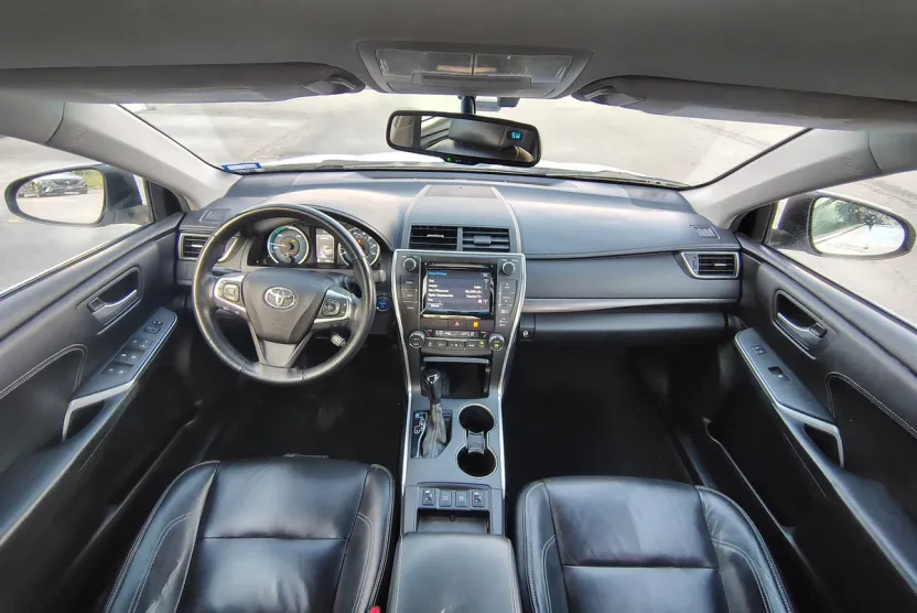 2015 Toyota Camry Hybrid XLE photo 1