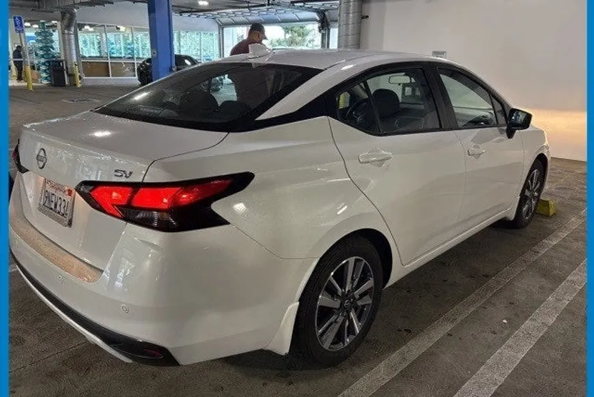 2024 Nissan Versa 1.6 SV photo 1