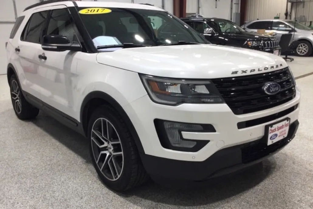 2017 Ford Explorer Sport photo 1