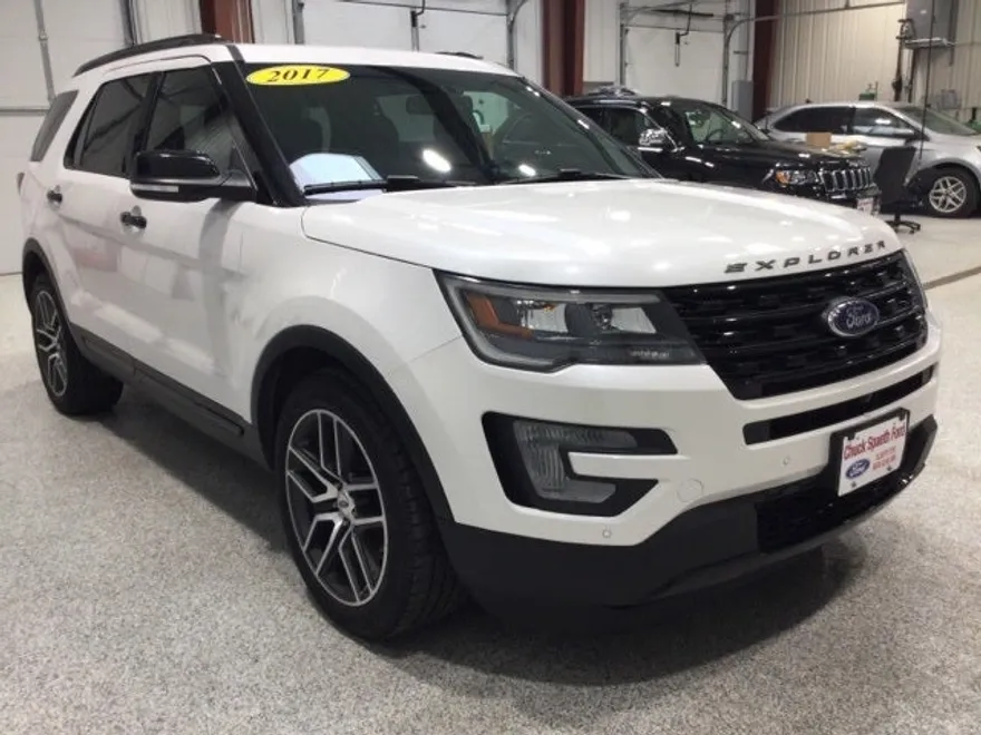 2017 Ford Explorer Sport photo 1