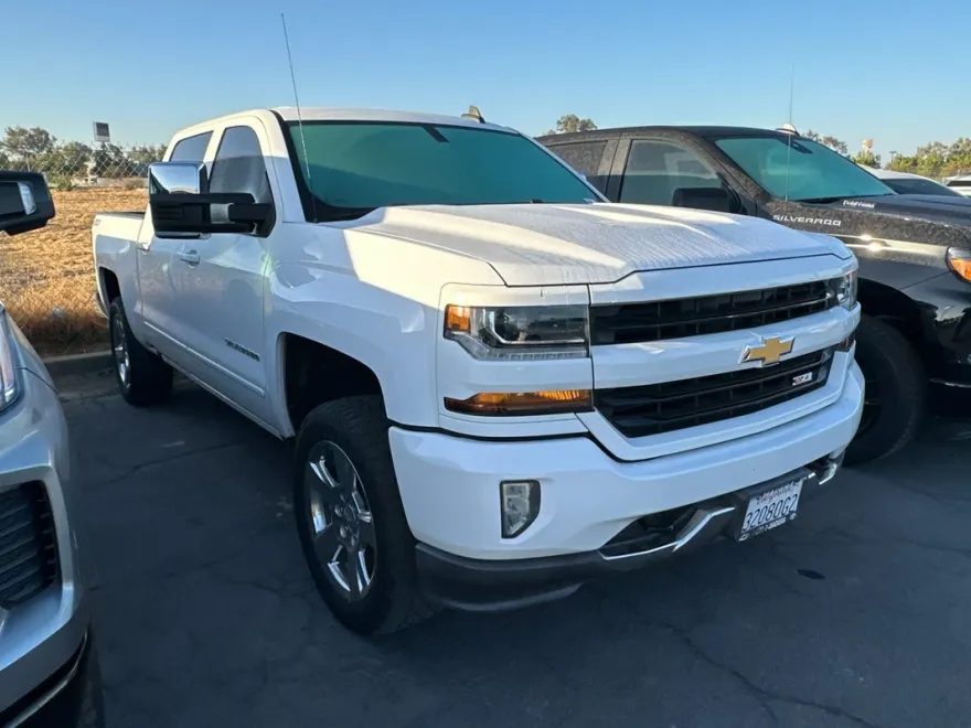 2017 Chevrolet Silverado 1500 LT photo 1