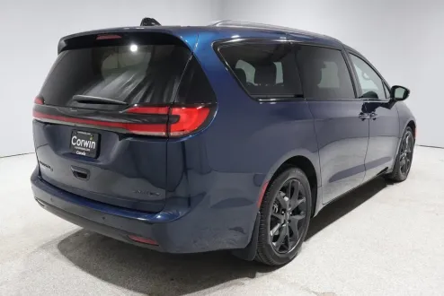 2024 Chrysler Pacifica Limited photo 2