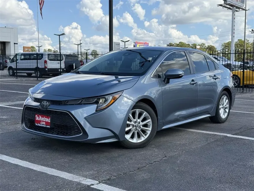 2020 Toyota Corolla XLE photo 1