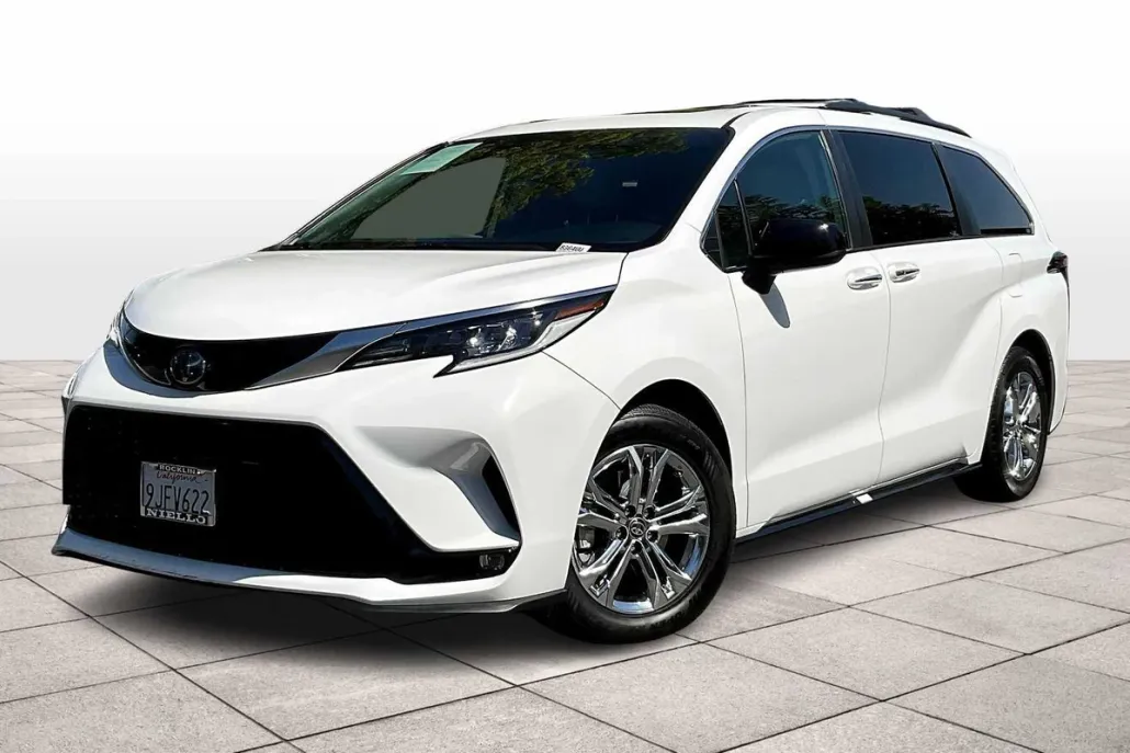 2022 Toyota Sienna XSE photo 1