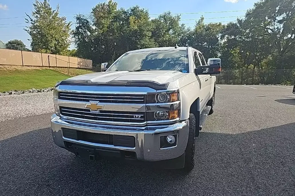 2016 Chevrolet Silverado 3500HD LTZ photo 1