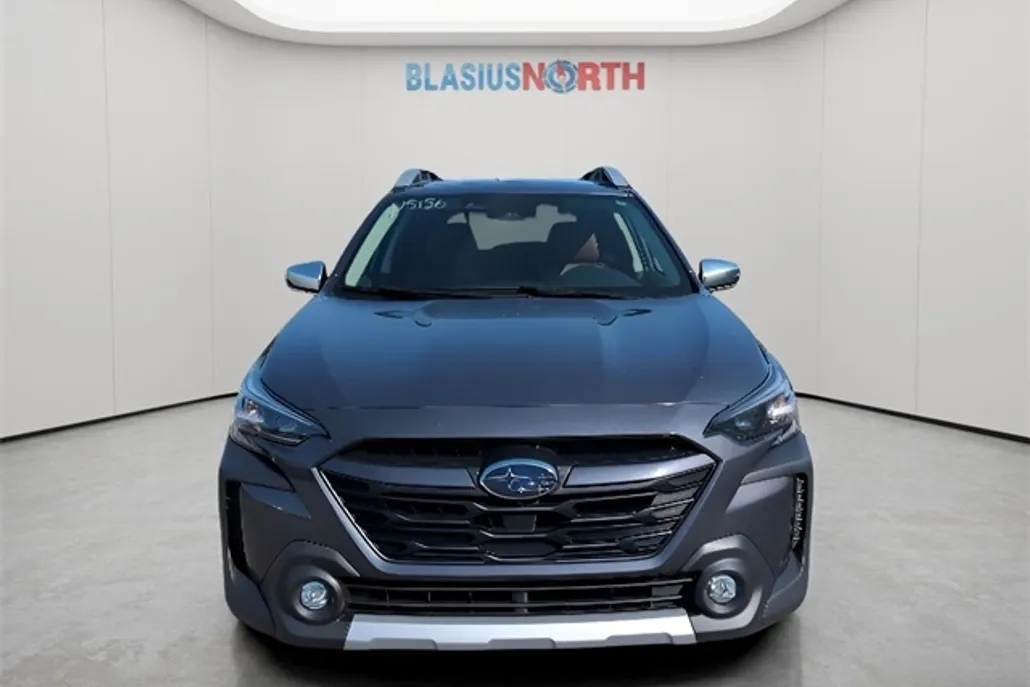 2023 Subaru Outback Touring XT photo 1