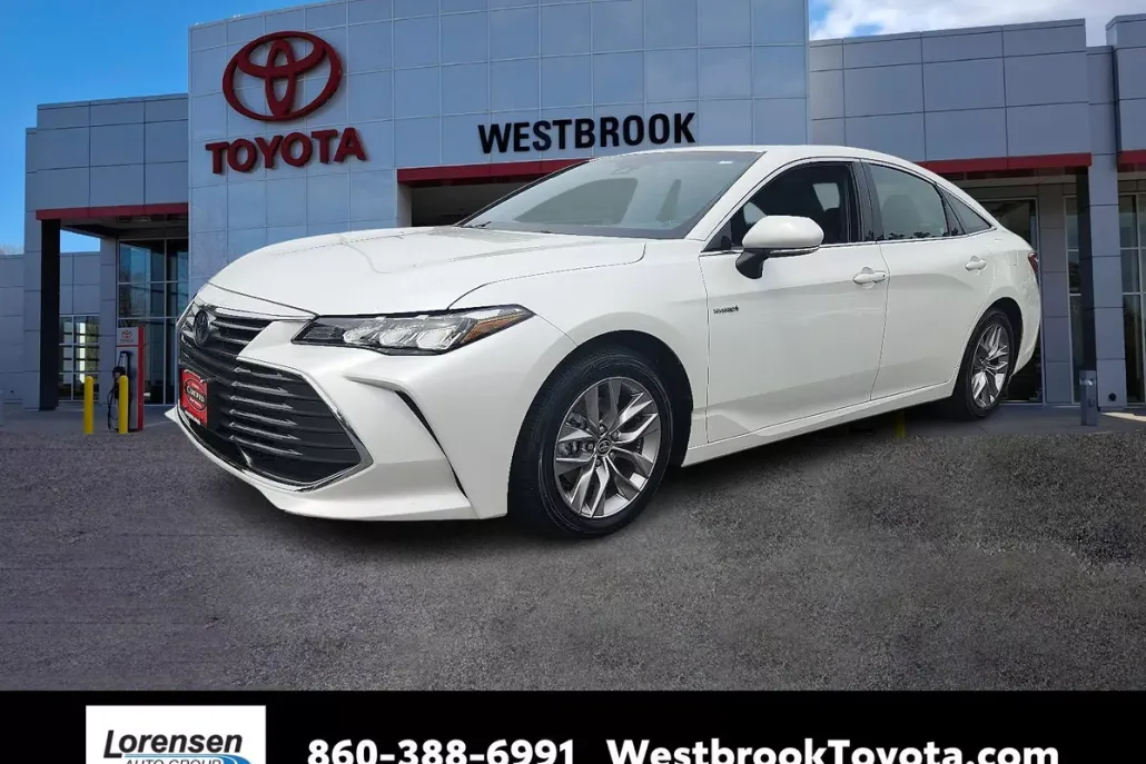 2020 Toyota Avalon Hybrid XLE photo 1