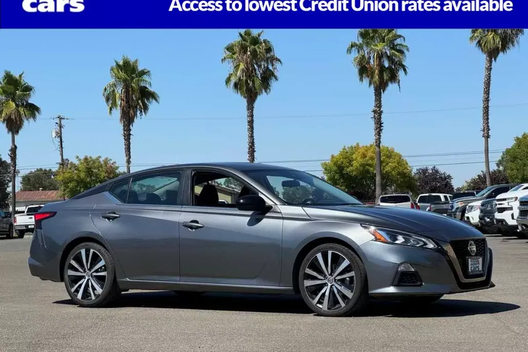 2022 Nissan Altima 2.5 SR photo 1