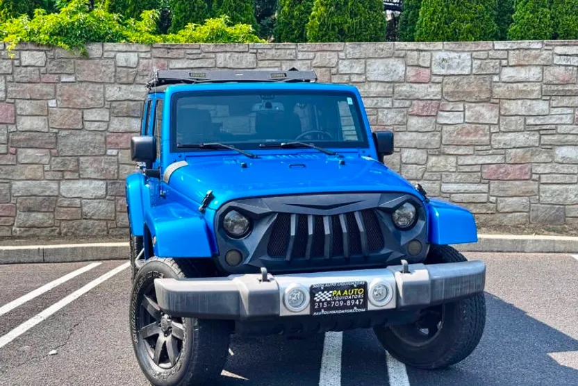 2015 Jeep Wrangler Unlimited Sahara photo 1