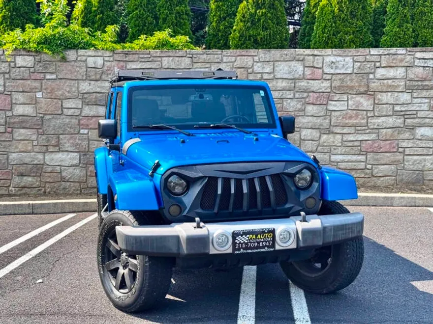 2015 Jeep Wrangler Unlimited Sahara photo 1