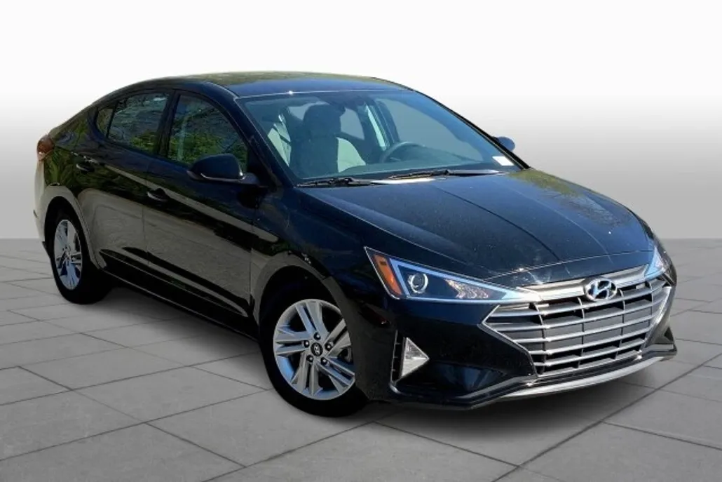 2020 Hyundai Elantra SEL photo 1