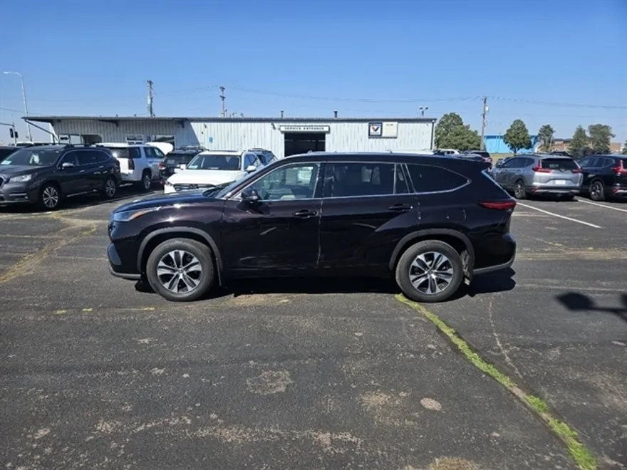 2021 Toyota Highlander XLE photo 1