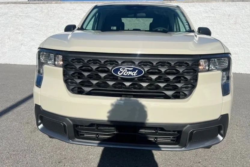 2025 Ford Maverick XLT photo 1