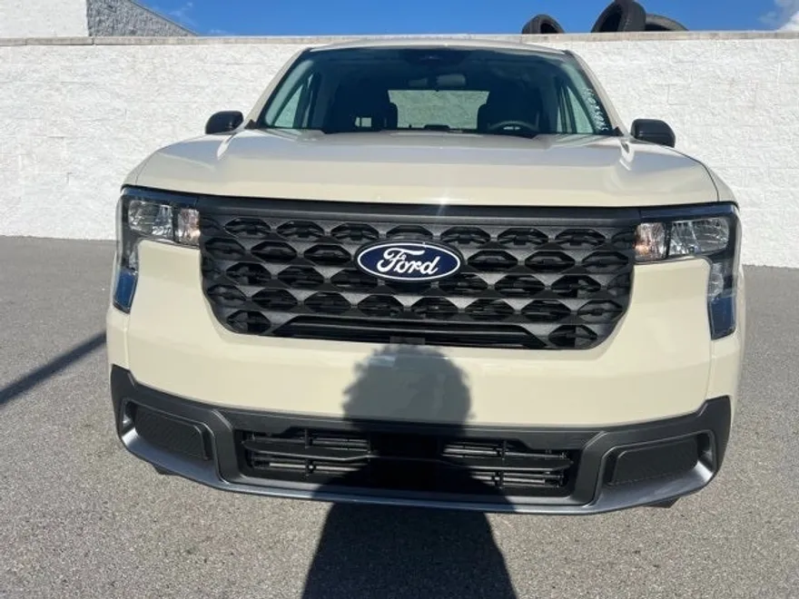 2025 Ford Maverick XLT photo 1
