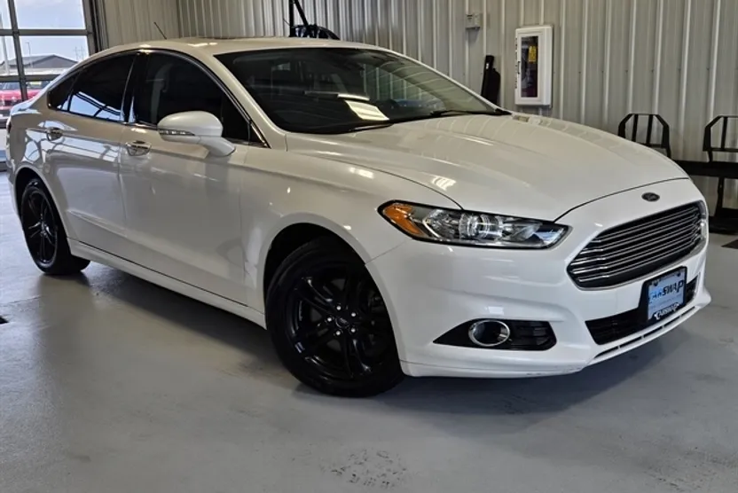 2016 Ford Fusion Energi Titanium photo 1