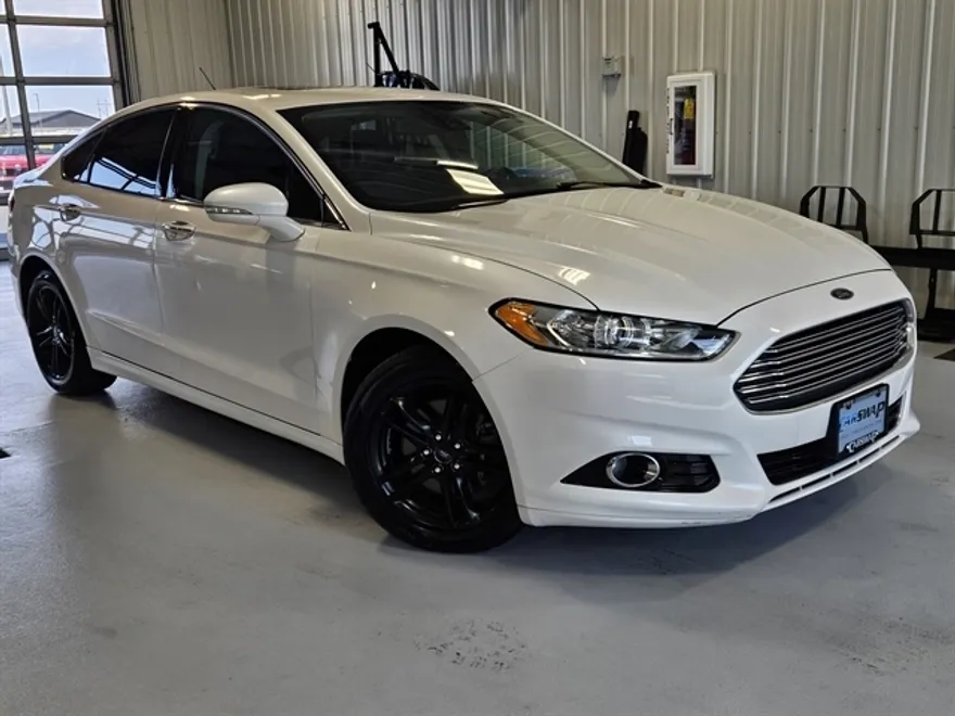 2016 Ford Fusion Energi Titanium photo 1