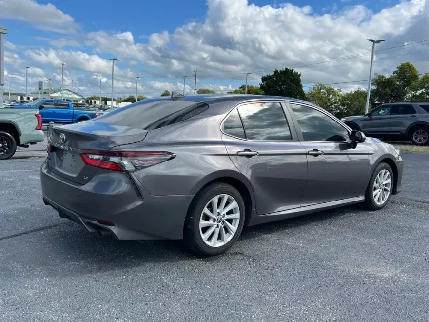 2022 Toyota Camry LE photo 1