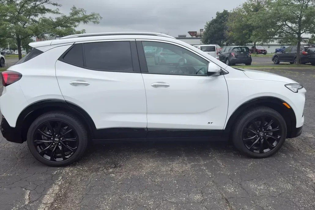 2025 Buick Encore GX Sport Touring photo 1