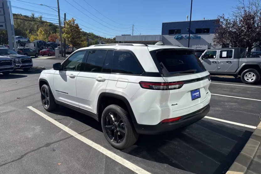 2025 Jeep Grand Cherokee Limited photo 1