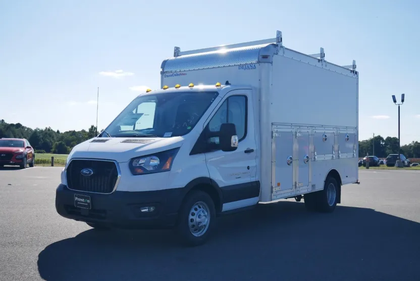 2024 Ford Transit Cutaway photo 1