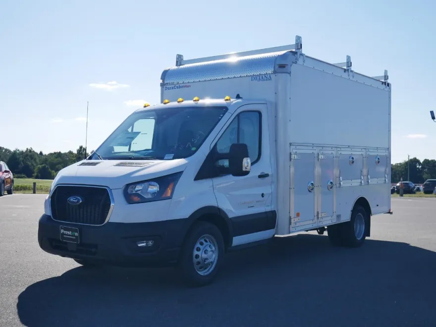 2024 Ford Transit Cutaway photo 1