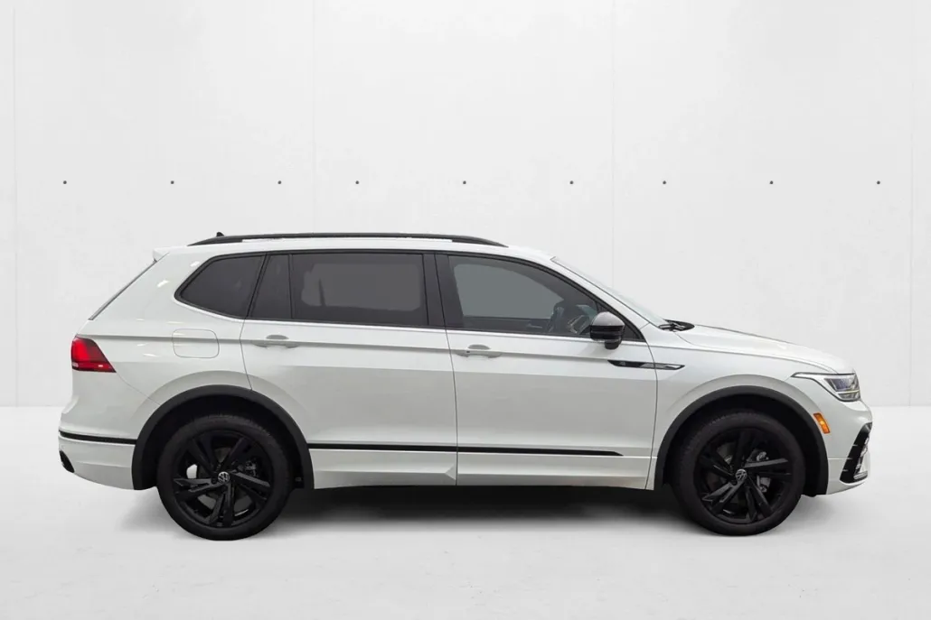 2024 Volkswagen Tiguan SE R-Line Black Sport photo 1