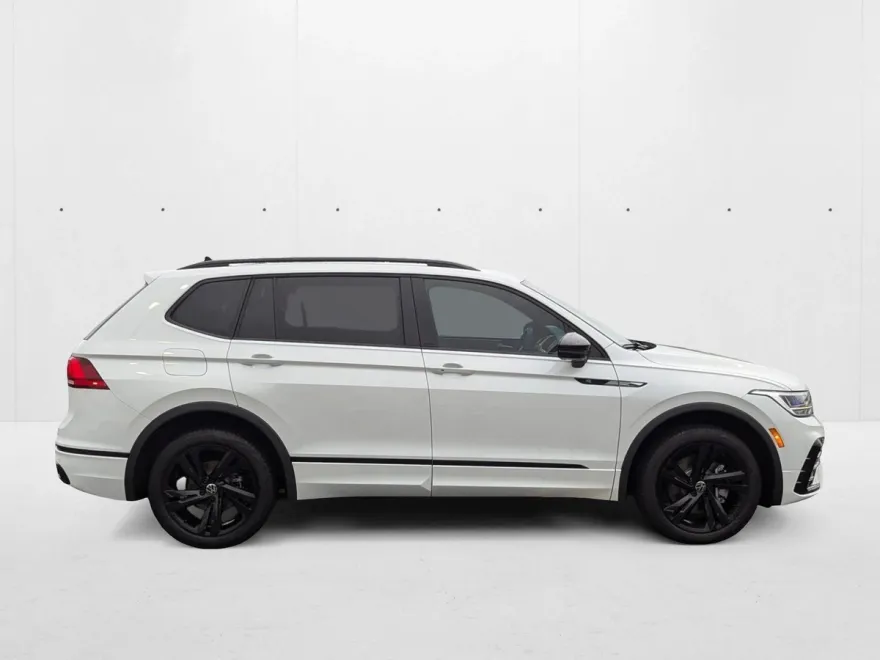 2024 Volkswagen Tiguan SE R-Line Black Sport photo 1