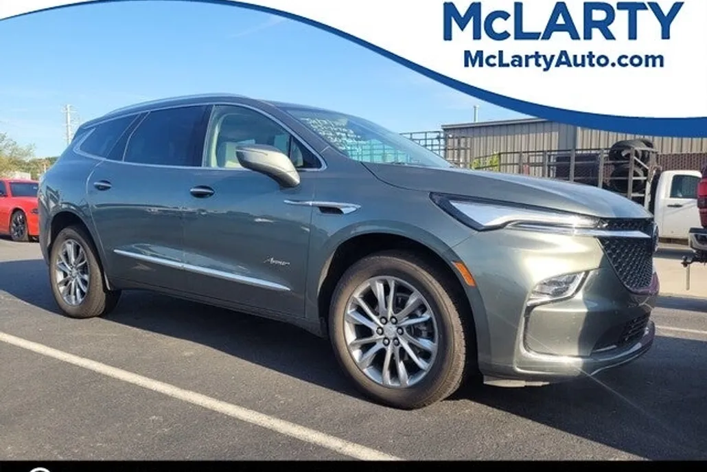 2022 Buick Enclave Avenir photo 1