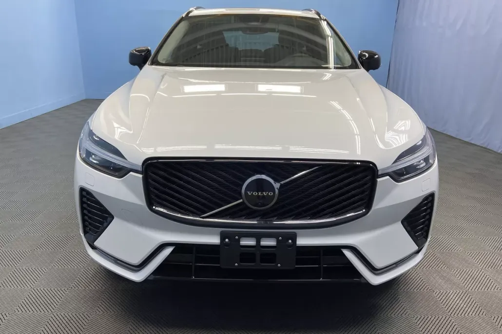2026 Volvo XC60 B5 Plus photo 1