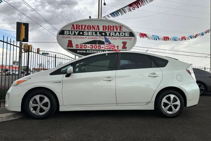 2013 Toyota Prius Three photo 1