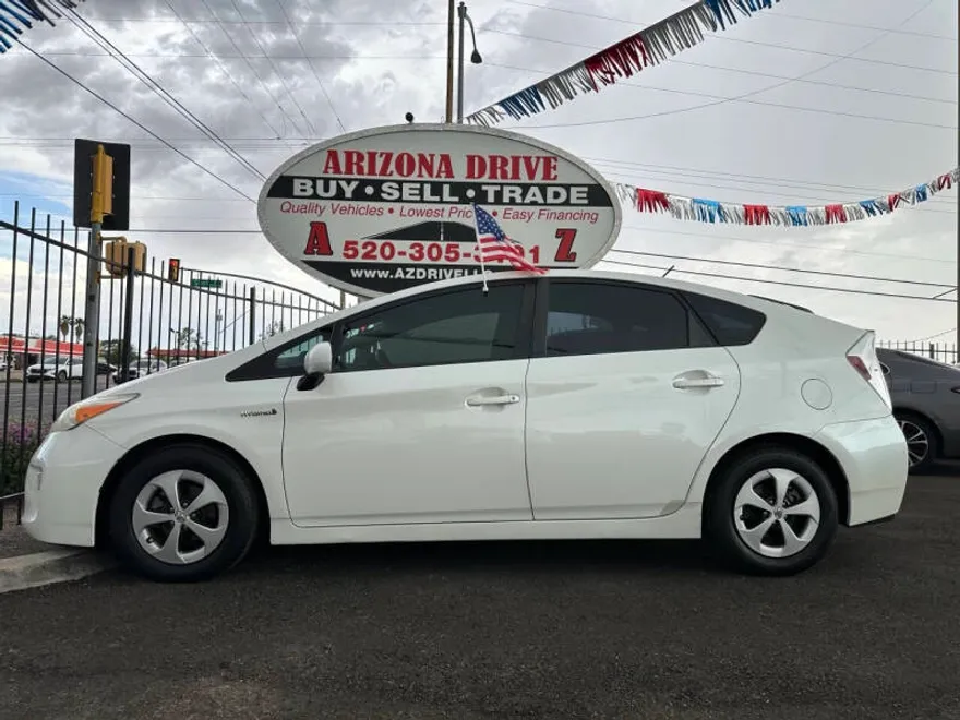 2013 Toyota Prius Three photo 1