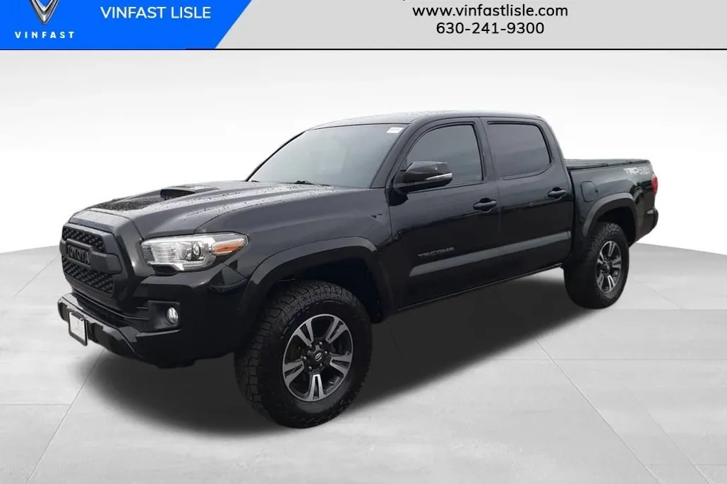 2017 Toyota Tacoma TRD Sport photo 1