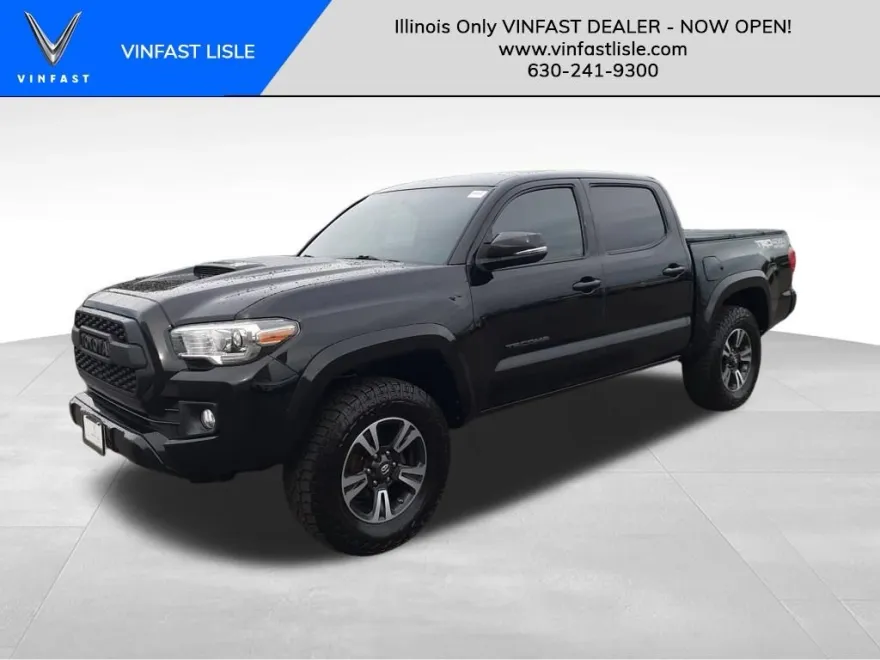 2017 Toyota Tacoma TRD Sport photo 1