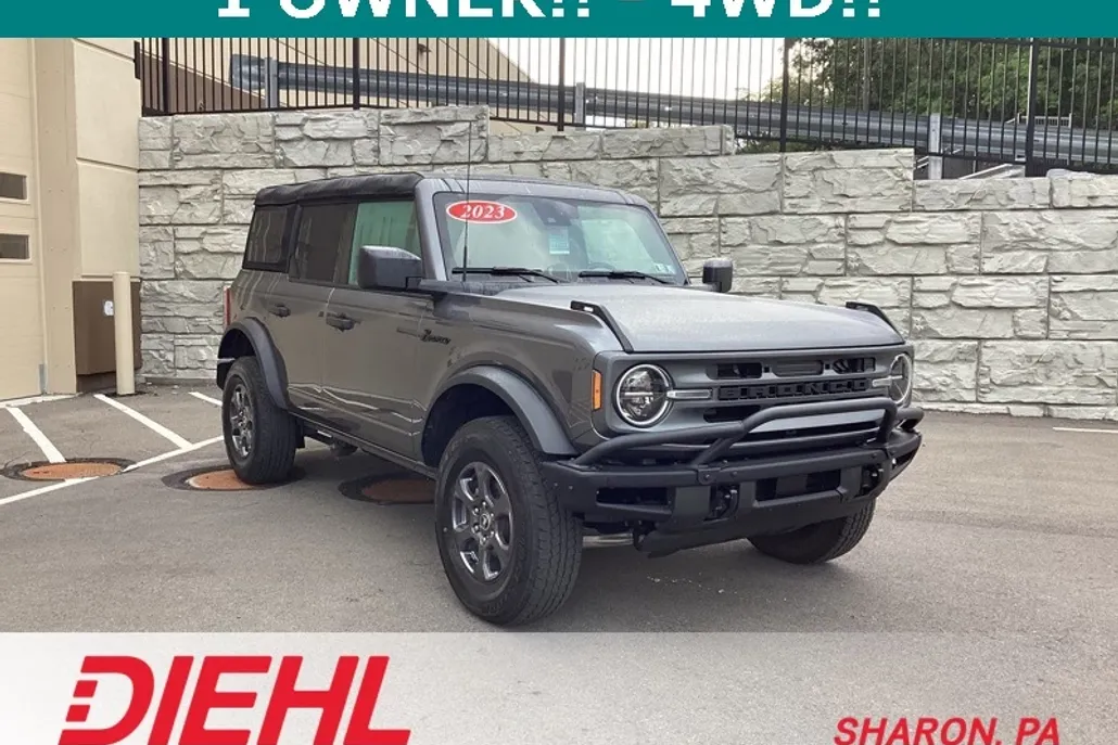 2023 Ford Bronco Base photo 1