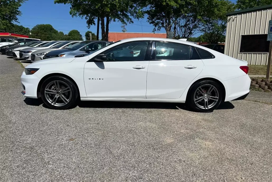 2016 Chevrolet Malibu 1LT photo 1