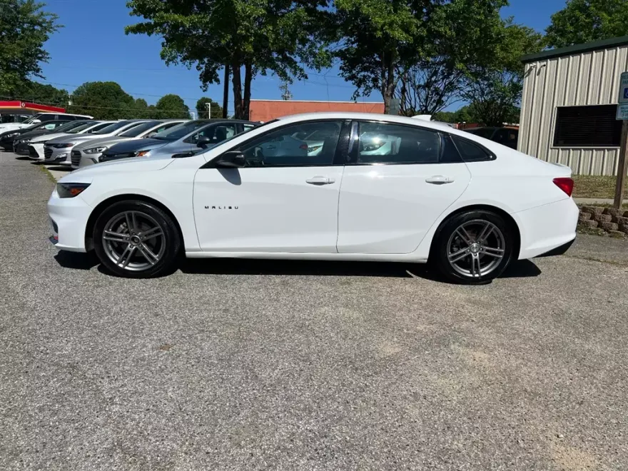 2016 Chevrolet Malibu 1LT photo 1