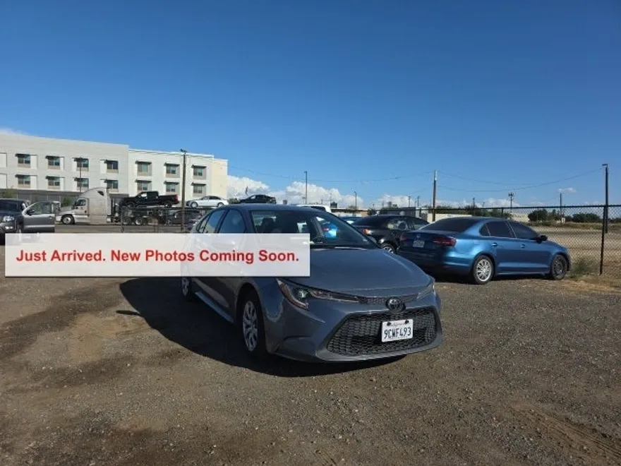 2022 Toyota Corolla LE photo 1