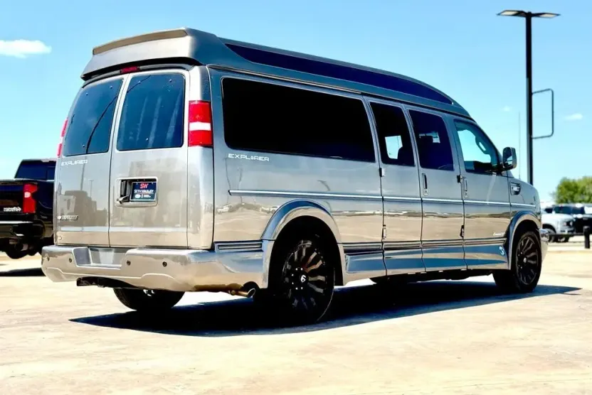 2023 Chevrolet Express 2500 Cargo Van photo 1